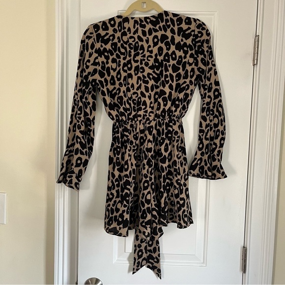 LF | Cheetah Print Tie front romper - Picture 7 of 7